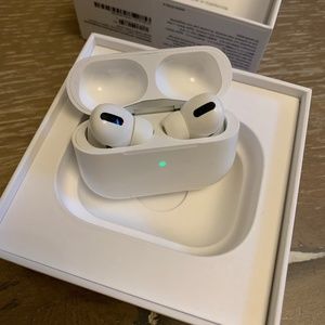 Apple AirPods Pro 1st Gen with Wireless Charging Case
